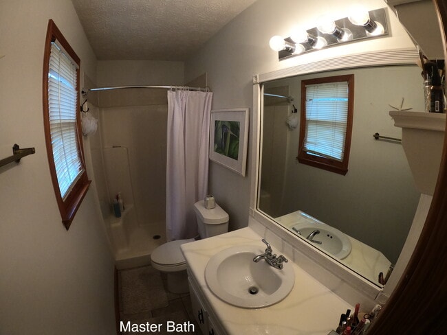 Building Photo - 201 Deerchase Dr
