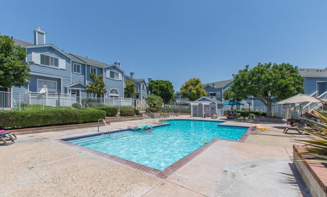 Foto principal - 12866 Sycamore Village Dr