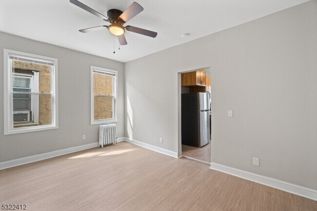 Foto del edificio - 201-203 Watchung Ave