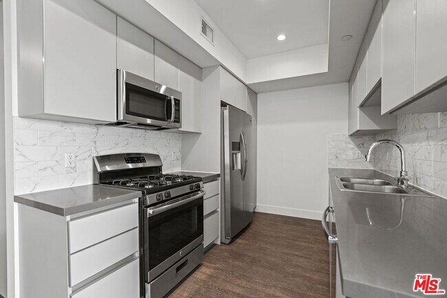 Building Photo - 1439 Tamarind Ave