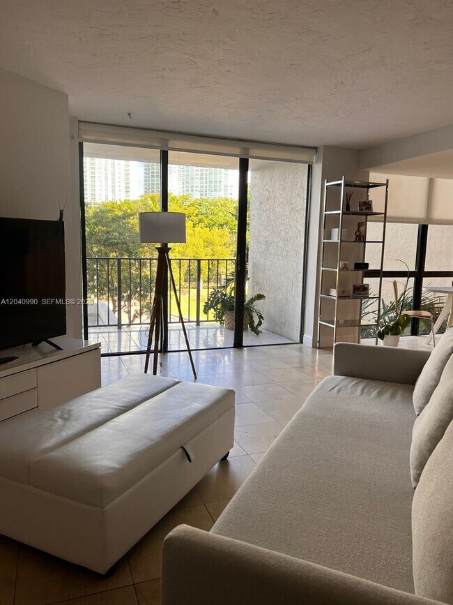 Foto del edificio - 18181 NE 31st Ct