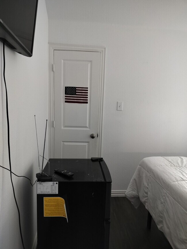 Building Photo - 505 Virginia Way