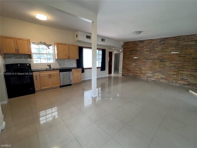 Foto del edificio - 3 br, 1 bath House - 280 NW 104th Ter