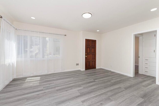 Building Photo - Newly remodeled 3bd 2ba home in Silverlake!