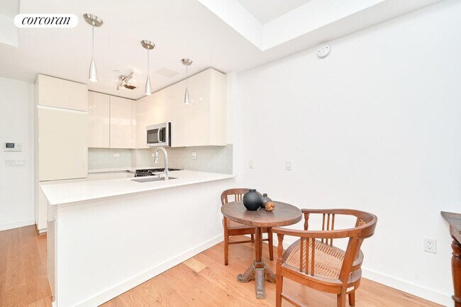 Foto del edificio - 51 E 131st St