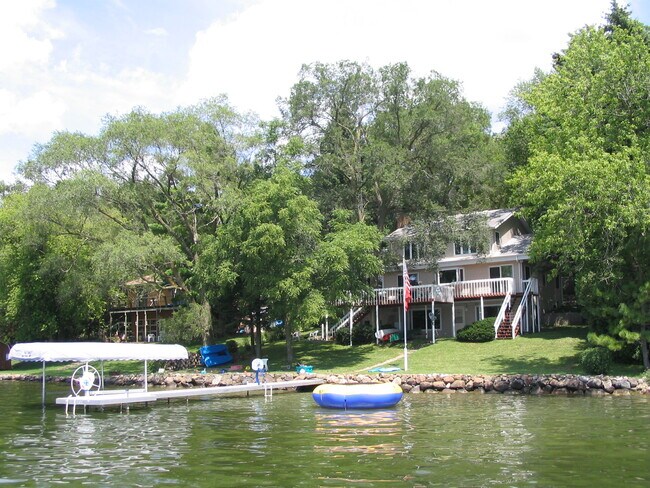 Foto del edificio - 7851 E Lakeshore Dr