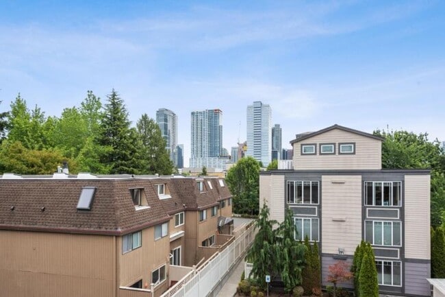 Building Photo - 2 bedroom in Bellevue WA 98004