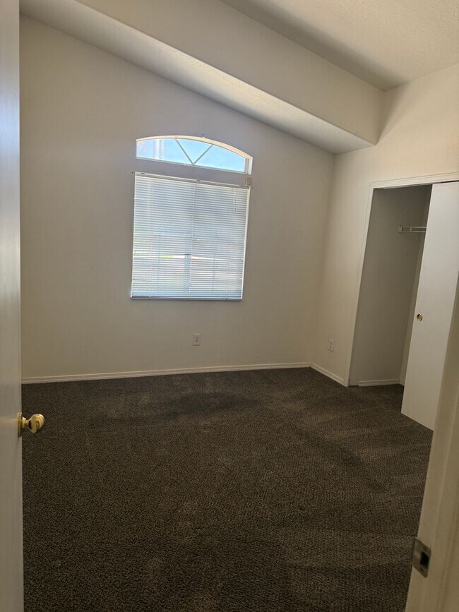 Foto del edificio - 6000 Ursa Ave NW