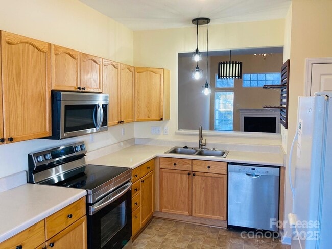 Building Photo - 7920 Mariners Pointe Cir