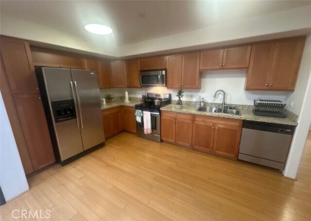 Foto del edificio - 255 W 7th St