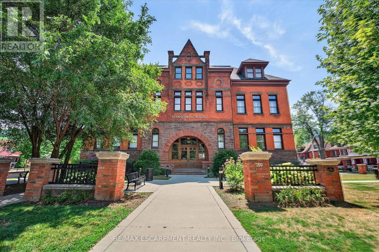 Photo principale - 200 Stinson St