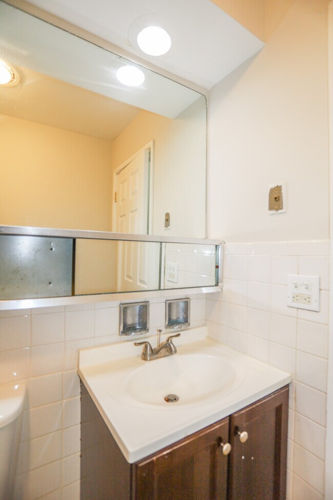 Foto del edificio - 5859 N Winthrop Ave