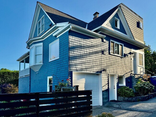 Building Photo - 6424 57th Ave S