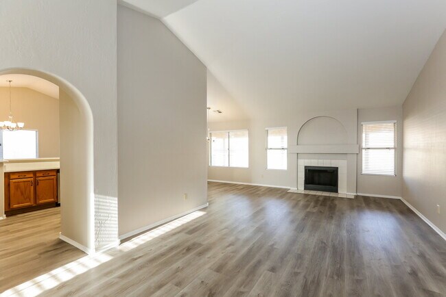 Foto del edificio - 7586 W Montebello Ave