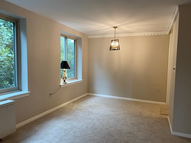 Dining room - 3000 Spout Run Pky