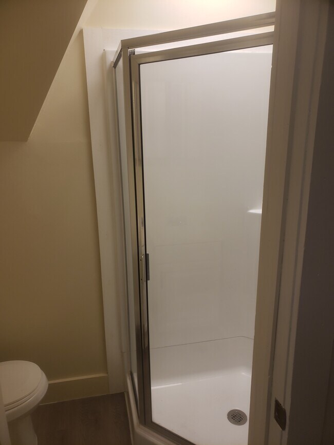 Bathroom 2 - 747 W 4th St