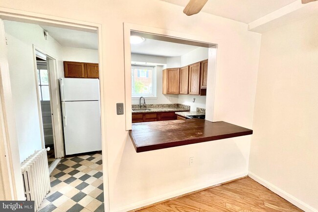Building Photo - 1612 Kenwood Ave