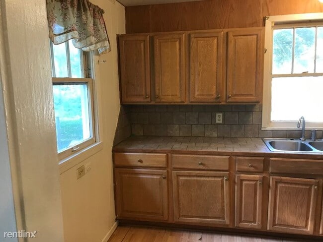 Building Photo - 2 br, 1 bath House - 1103 E 14th St.
