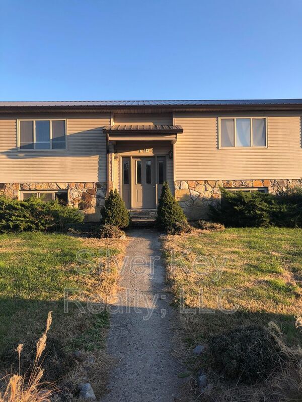 Primary Photo - 115 S Victoria Rd