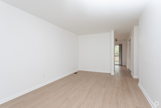 2BR, 1BA - 800SF - Living Area - Oak Square Apartments