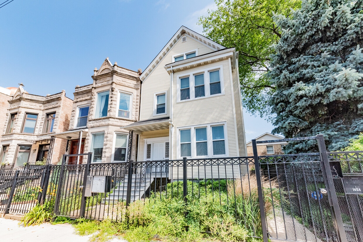 Primary Photo - 1456 W Irving Park Rd