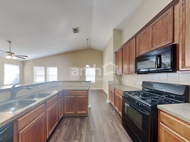 Building Photo - 1034 Riverwood Dr