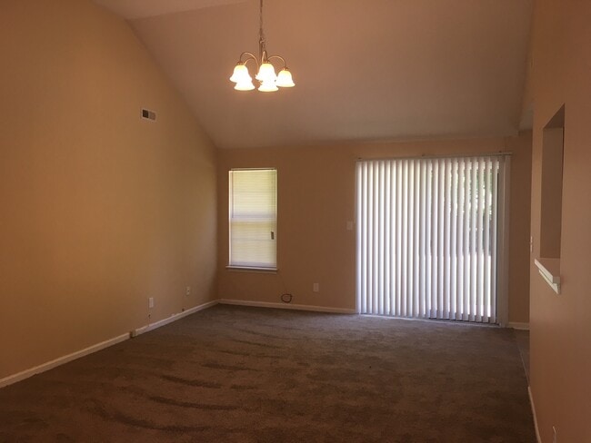 Foto del edificio - 3 bedroom 2 bathroom house
