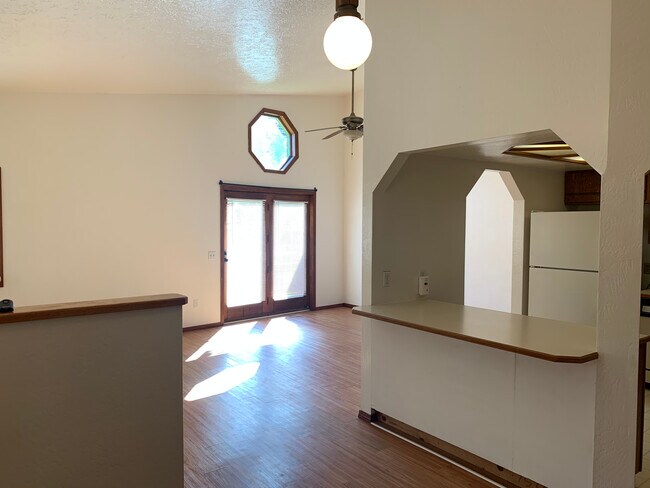 Foto del edificio - 1181 E Dellwood St