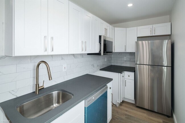 Foto del edificio - 2 br, 1 bath Duplex - 615 White Horse Pike 3