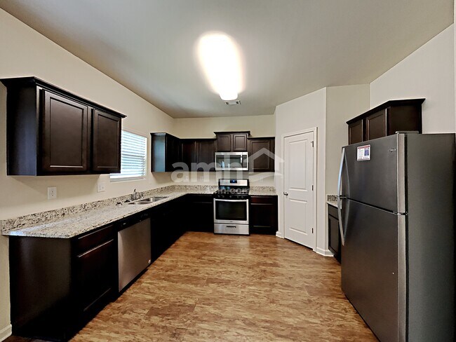 Foto del edificio - 4043 Clay Ct SE