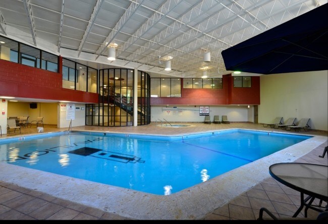 Foto del edificio - 5441 N East River Rd