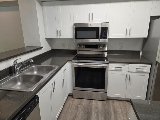 Building Photo - 12112 St.Andrews Pl