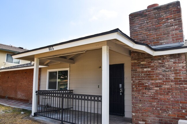 Building Photo - Olive (815) North