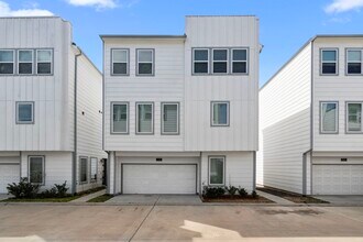 Building Photo - 1739 Cove Cres Ct