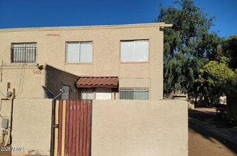 Building Photo - 5415 W Lynwood St