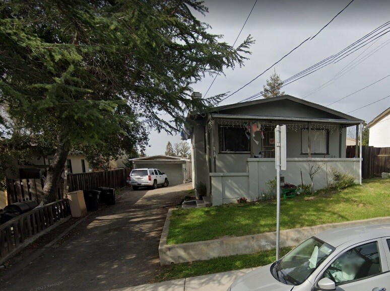 Front - 1724 D St
