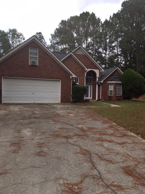 Primary Photo - In Ground Pool and large Master Bedroom