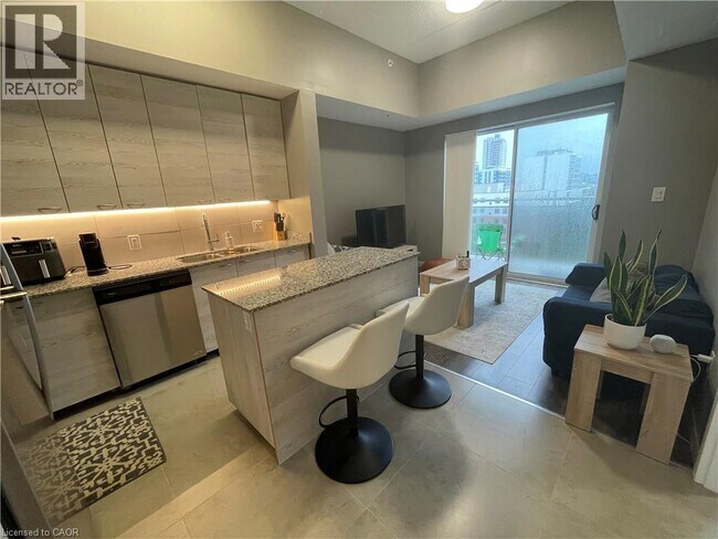 Building Photo - 280 Lester St