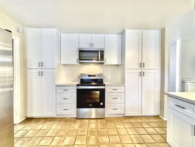 Foto del edificio - 3 Bed & 2.5 Bath House in Fallbrook, CA / ...