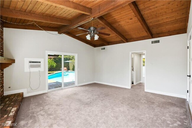 Building Photo - 4 br, 2 bath House - 320 E Mayfair Ave