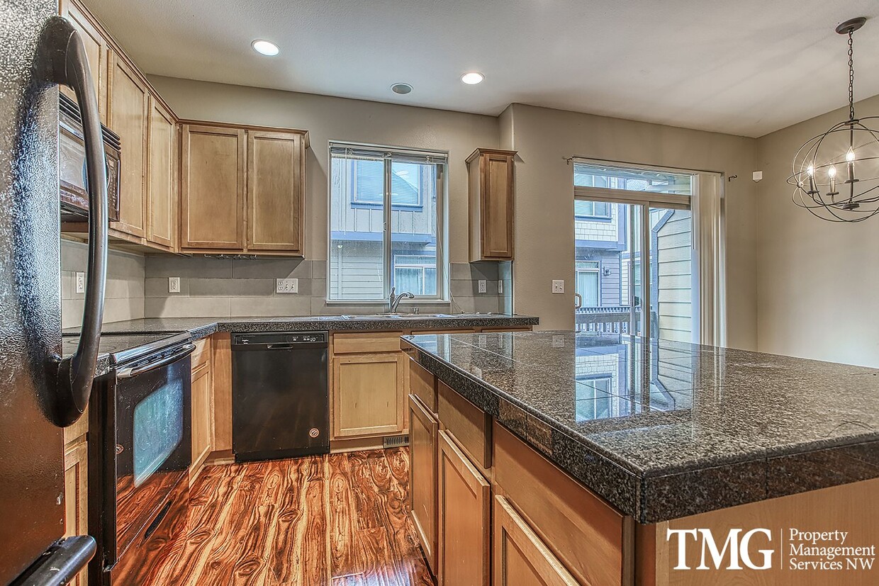 Foto principal - Gorgeous Four Bedroom Townhome in Hillsbor...