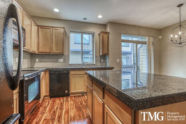 Foto del edificio - Gorgeous Four Bedroom Townhome in Hillsboro!