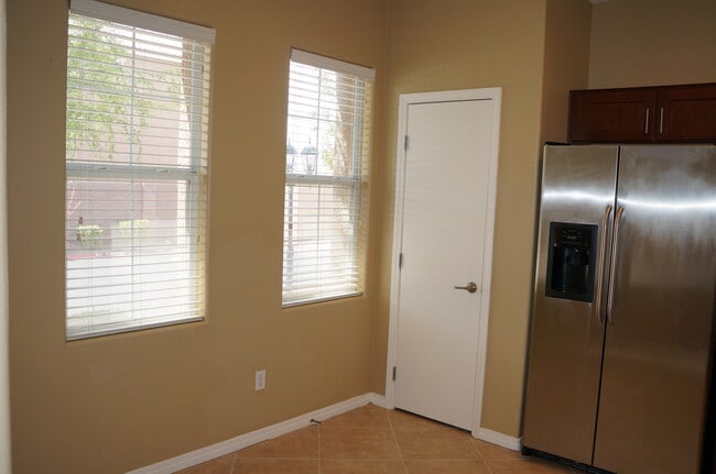 Building Photo - BEAUTIFUL SOUTH LAS VEGAS HOME IN A QUIET ...