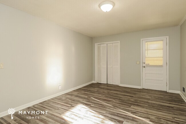 Foto del edificio - 4806 Faulkland Rd