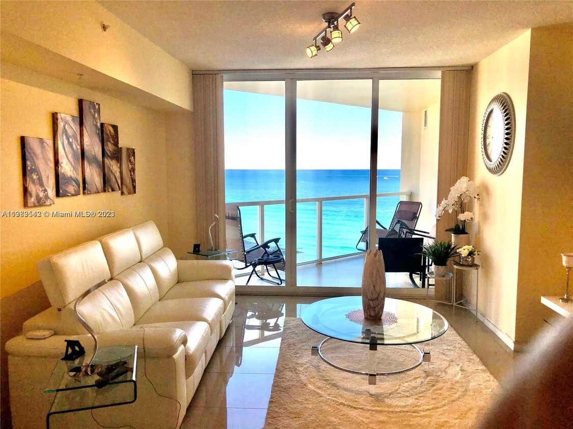 Foto principal - 16699 Collins Ave