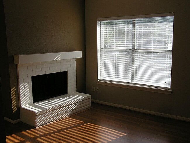 Foto del edificio - 712 Bering Dr