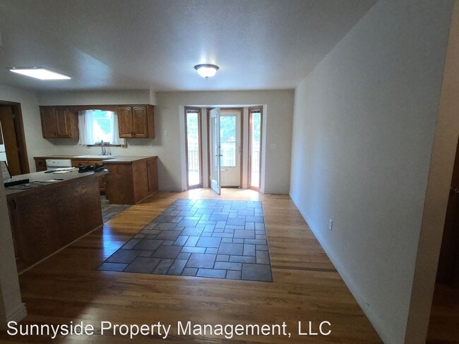 Building Photo - 4 br, 3 bath House - 308 Columbine Cir.