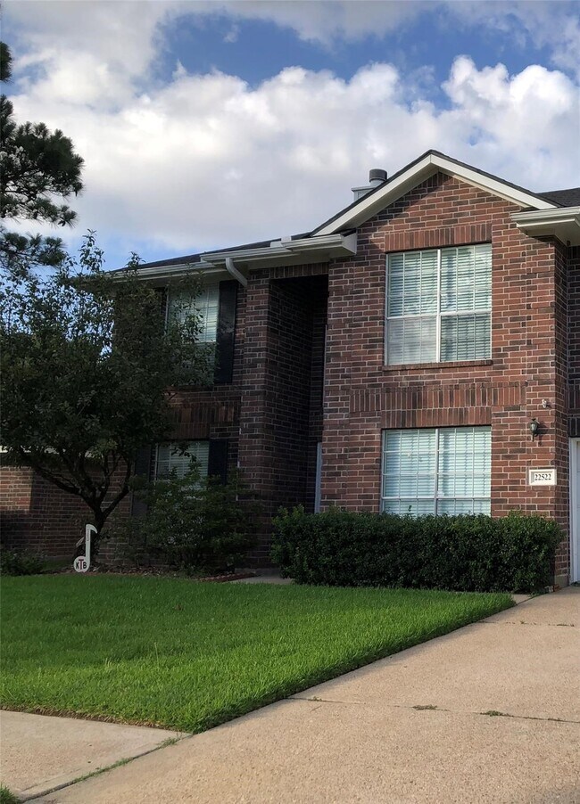 Foto del edificio - 22522 Holly Lake Dr