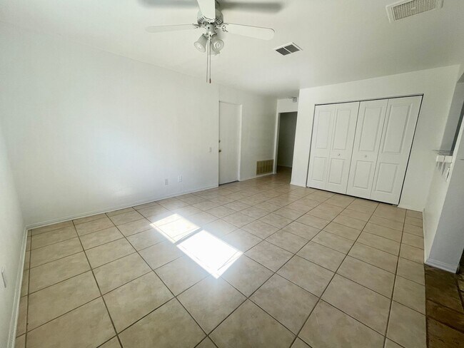 Foto del edificio - AVAILABLE NOW!! 3 Bedroom/2 Bathroom Cathedral City Pool Home!!  MOVE IN SPECIAL HALF OFF ONE MON...