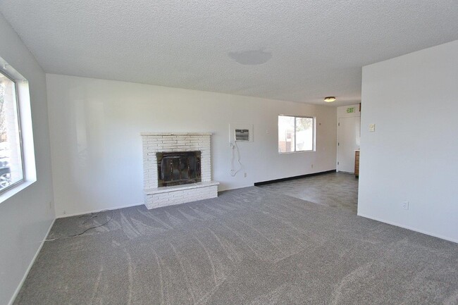 Building Photo - 1505 E Beech St